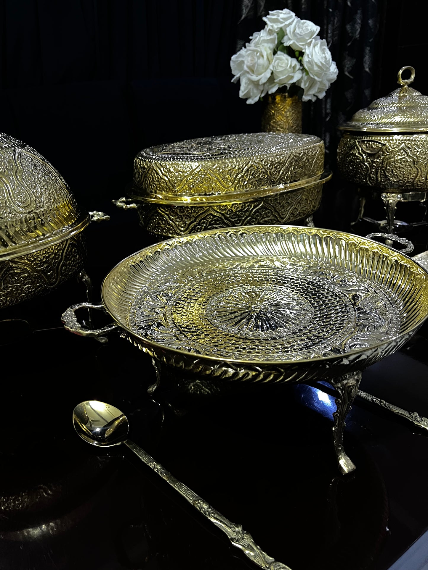 Flora brass thaal