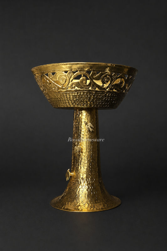 Pilar platter with bird ornaments