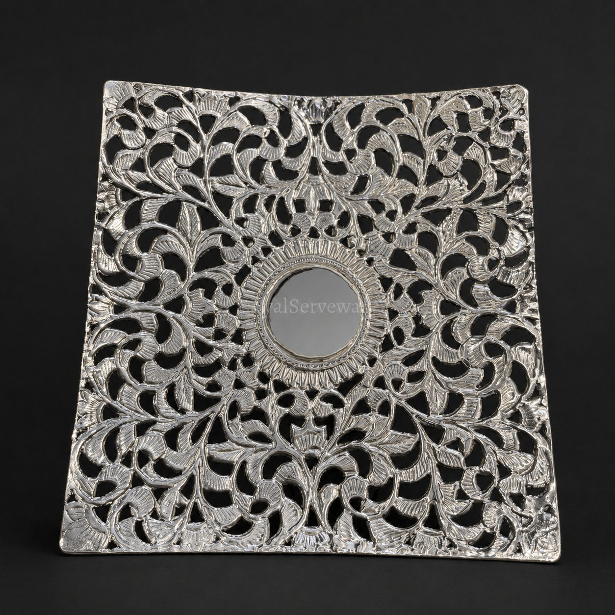 Square cutwork tray