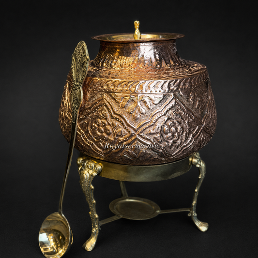 Medium copper daig with spoon