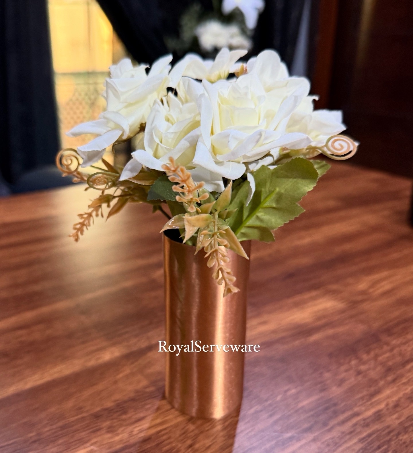 a900f4e5-f5a5-43f3-80b5-217e3482aeff small copper vase - Image 1