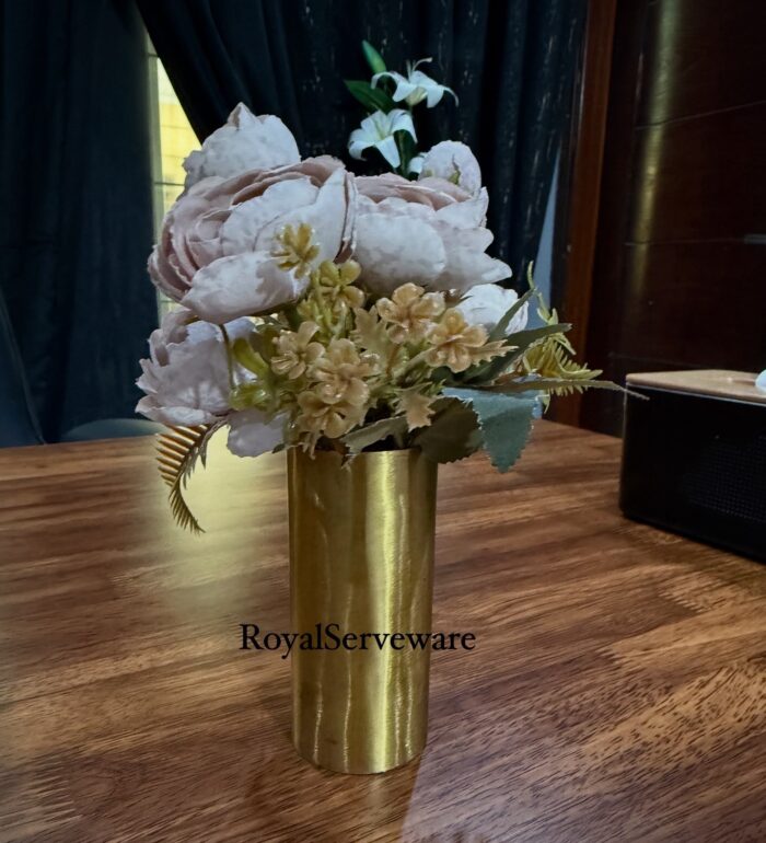 Charming little brass vase - Image 1